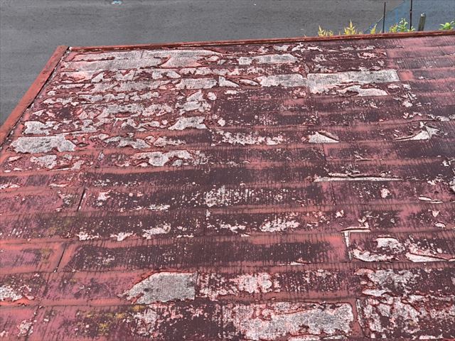 塗膜が剥がれたスレート屋根